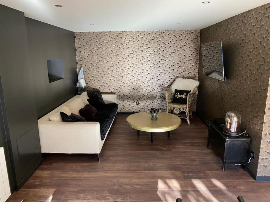 Ferme De Chenezeau - 15 Personnes , 7 Vakantiehuis *